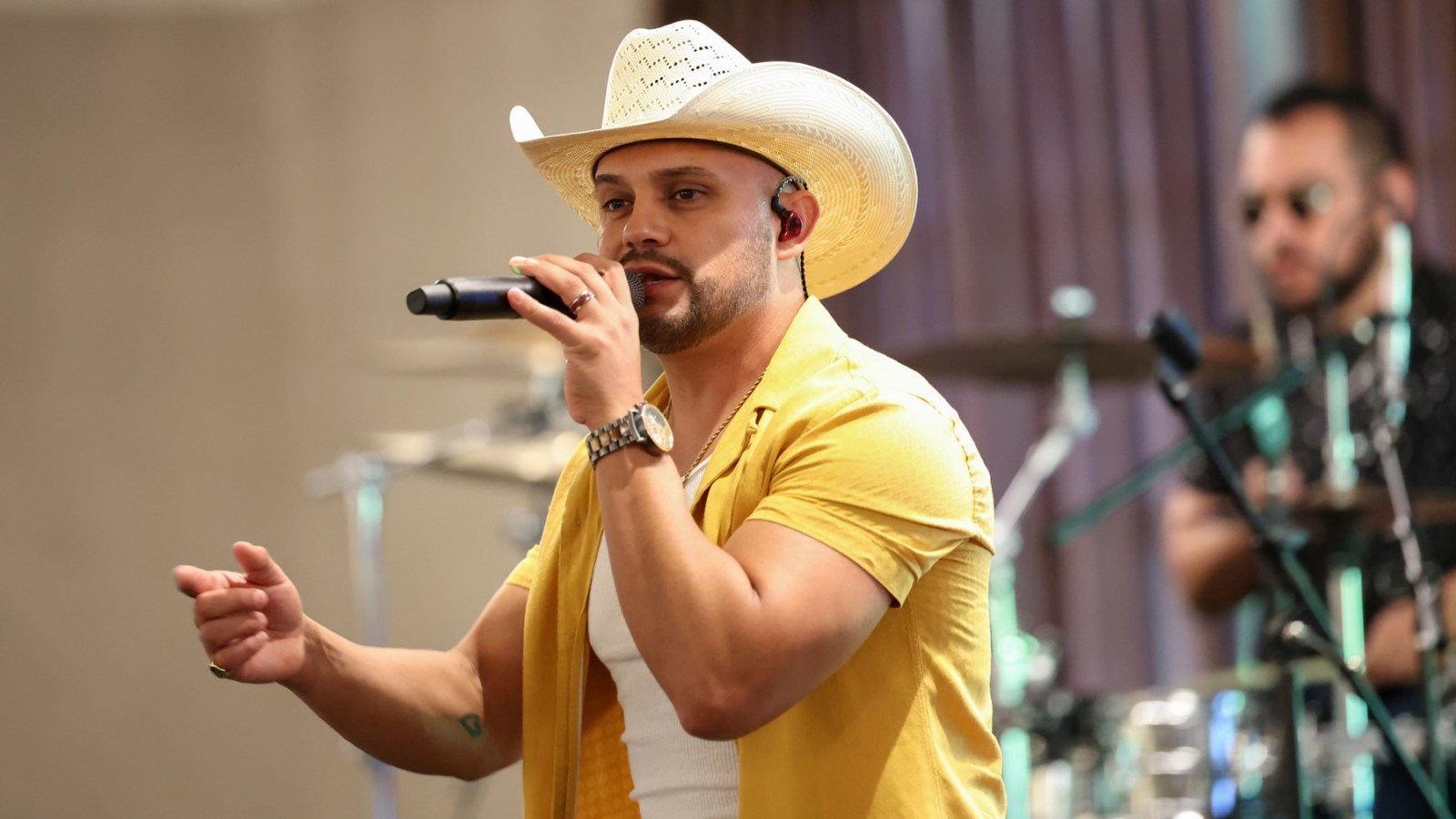 Frank Ray, Country Singer, Blasts ICE for Detaining Brother-in-Law ...